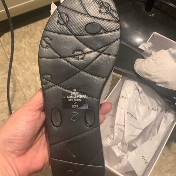 Guess size 6 tutu flip flops - Picture 3 of 3